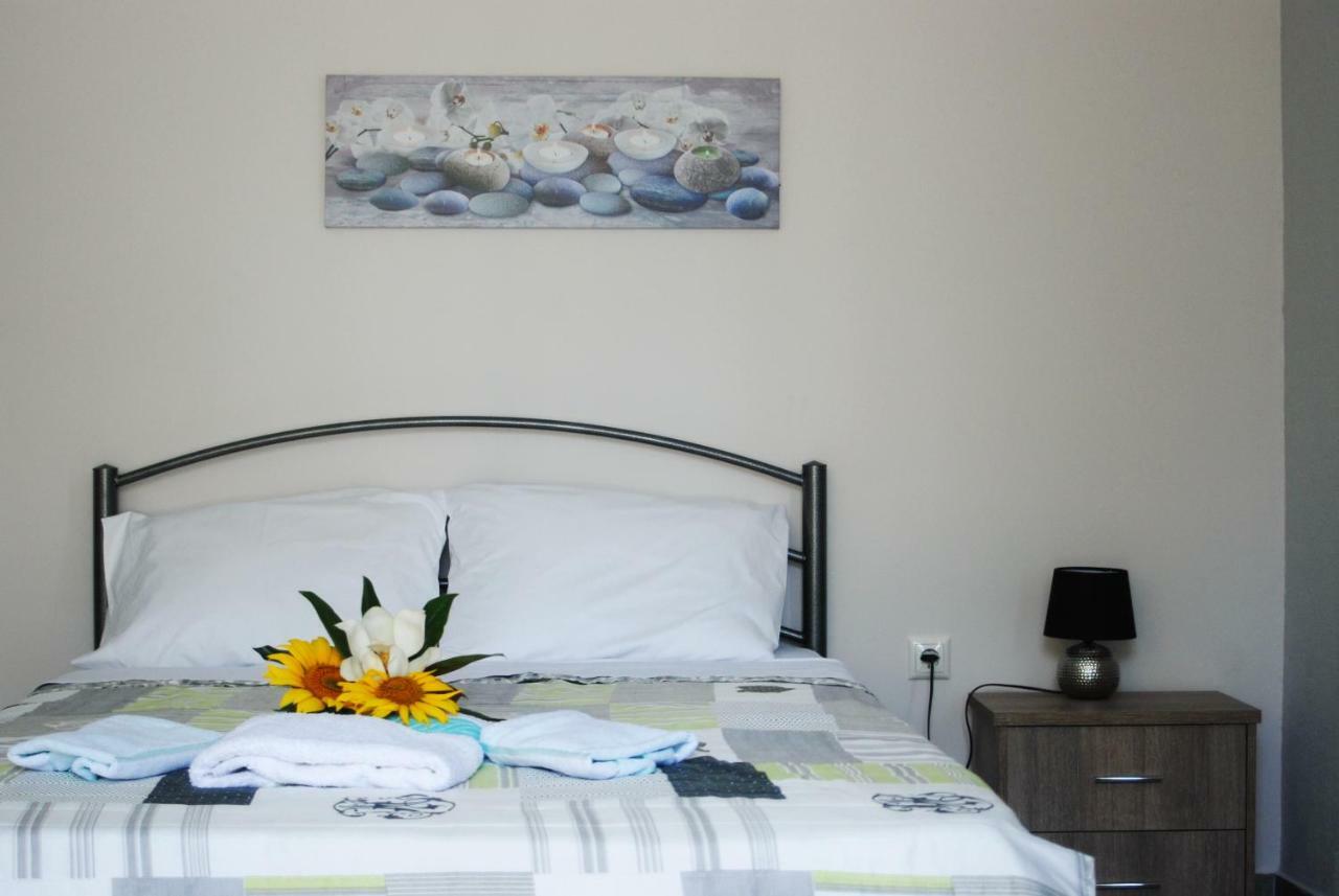 Soula'S Sunshine Green Apartment Nea Karvali Esterno foto